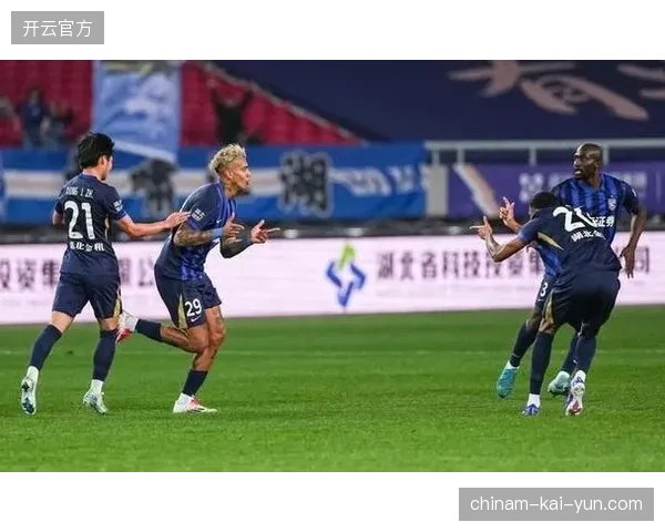 武汉三镇攻击力依赖卡迪斯个人发挥，糟糕的防守导致球队深陷降级区
